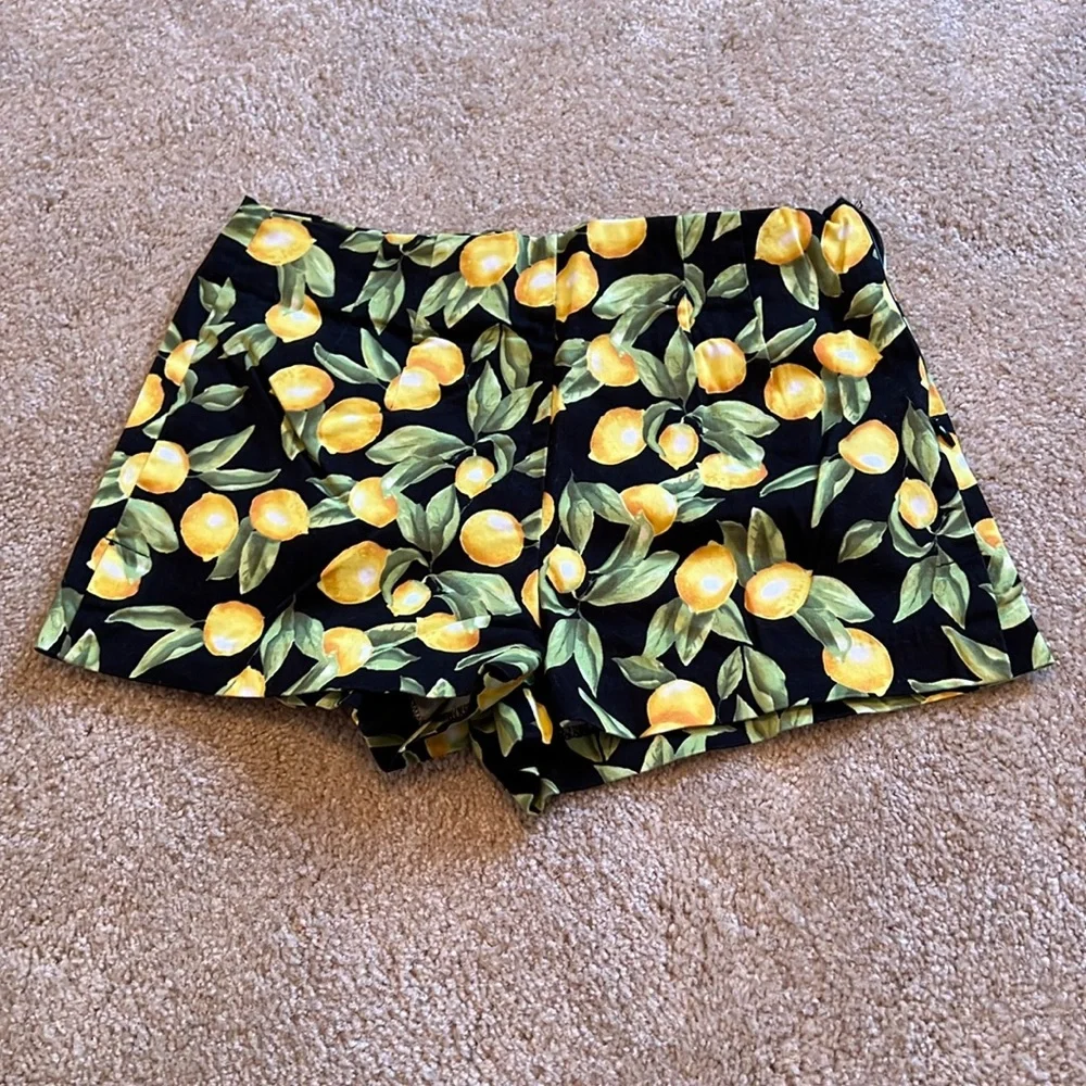 Lemon pattern shorts from Forever 21. Junior size medium. Zipper on side. - Picture 1 of 5